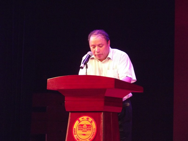 商学院隆重举办2014届毕业典礼和毕业生晚会