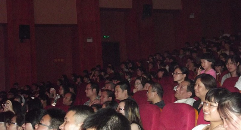 商学院隆重举办2014届毕业典礼和毕业生晚会