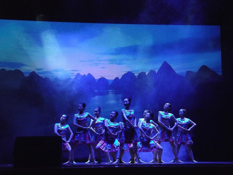 商学院隆重举办2014届毕业典礼和毕业生晚会