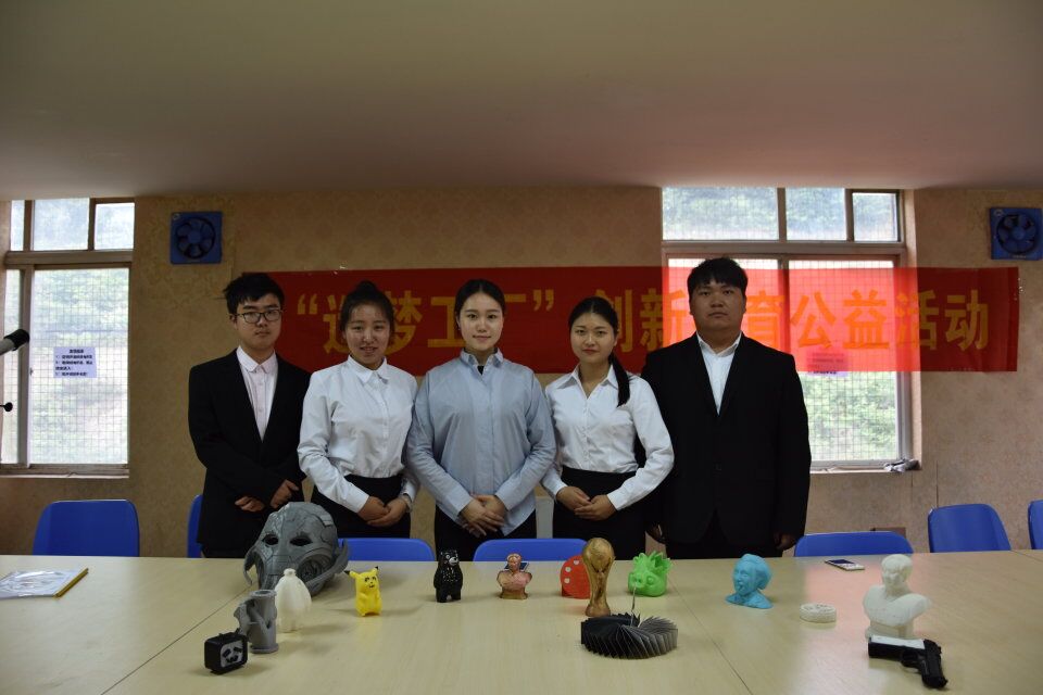 许婧、陈河雄分获人社厅“逐梦潇湘”创业组第三、第十 许婧、陈河雄分获人社厅“逐梦潇湘”创业组第三、第十